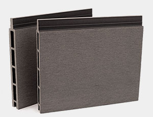 Világosszürke Element zárt WPC kerítéselem.