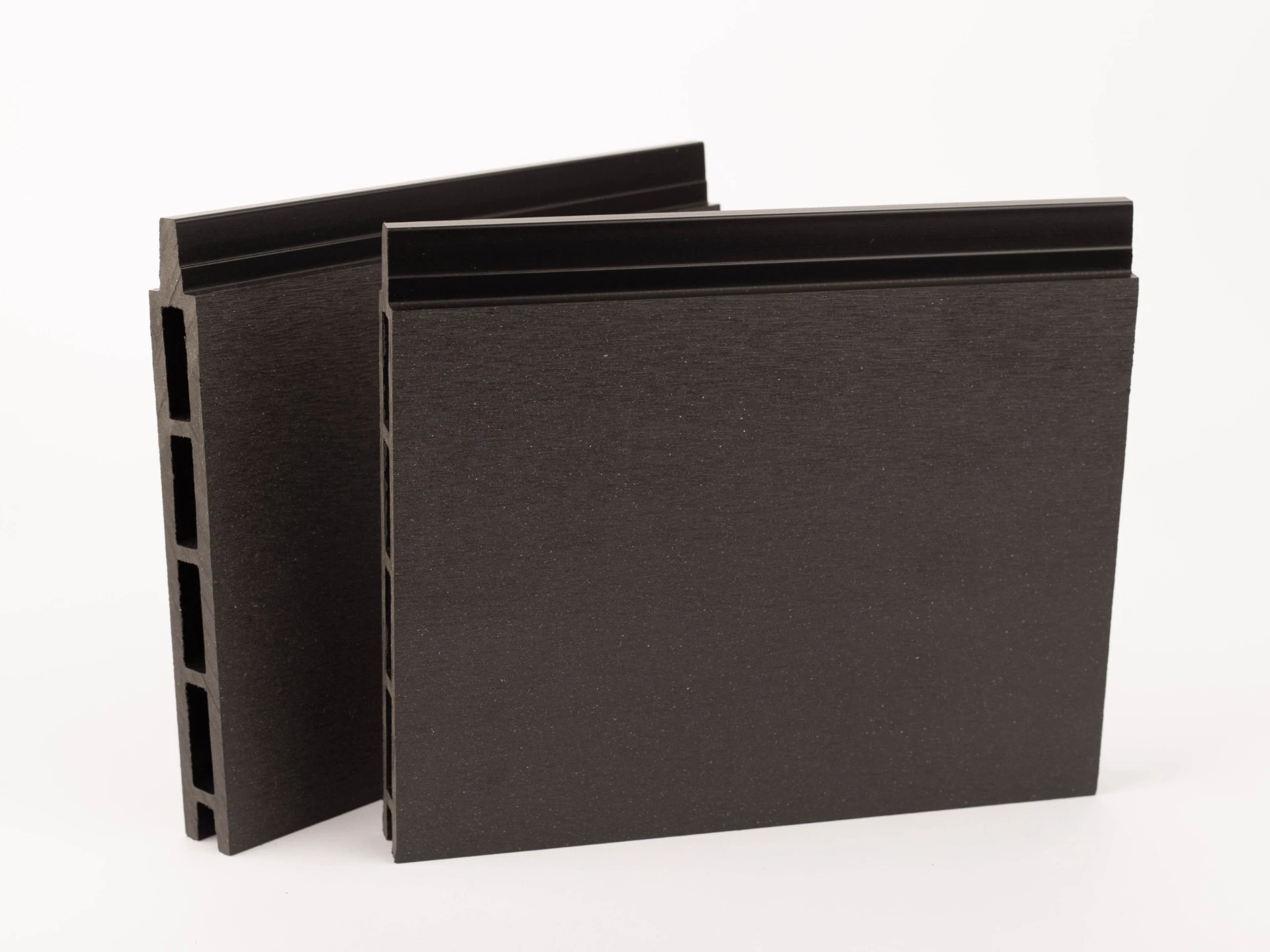 Sötétszürke zárt Element WPC kerítéselem.