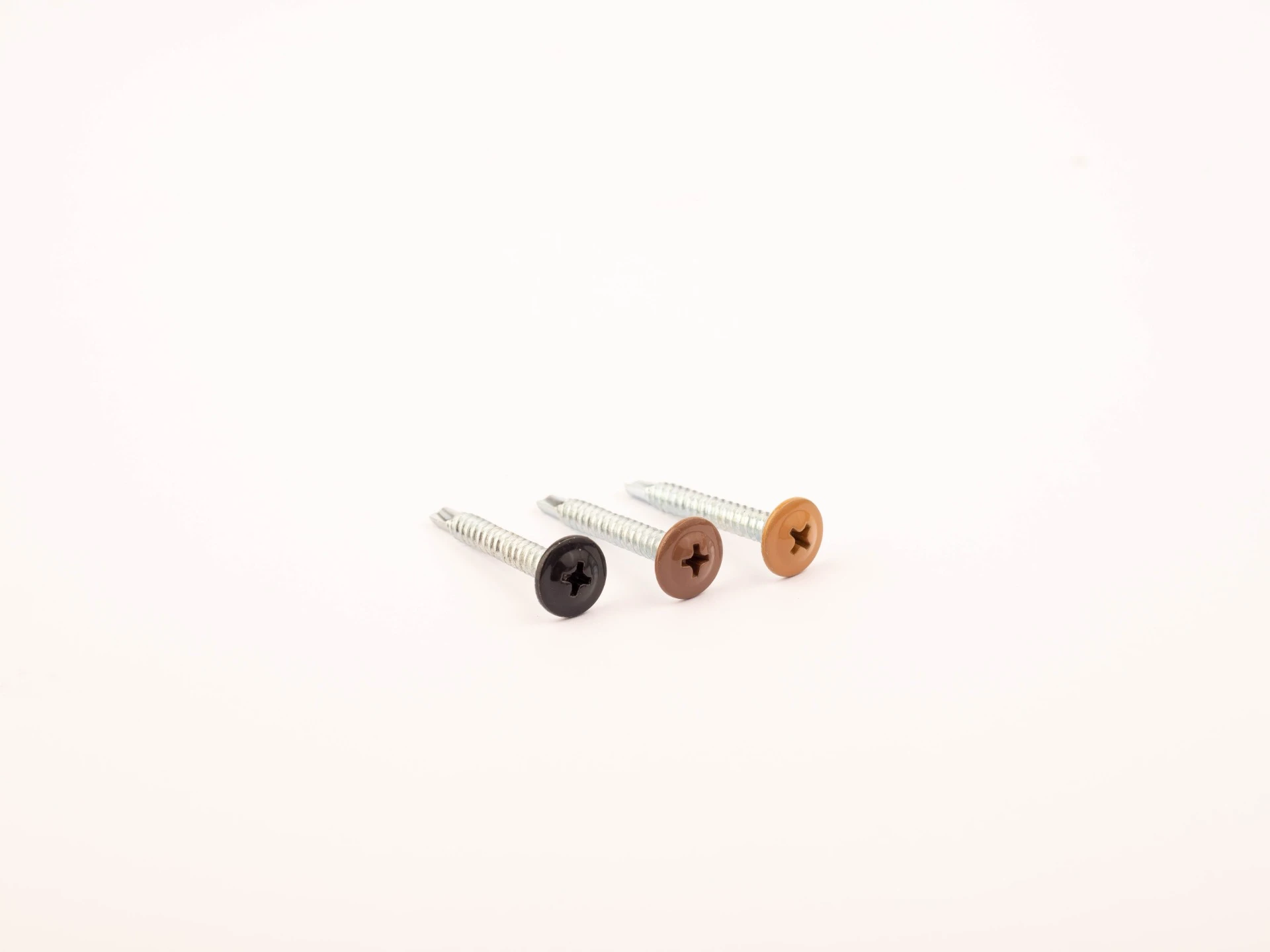 Színezett opelcsavar